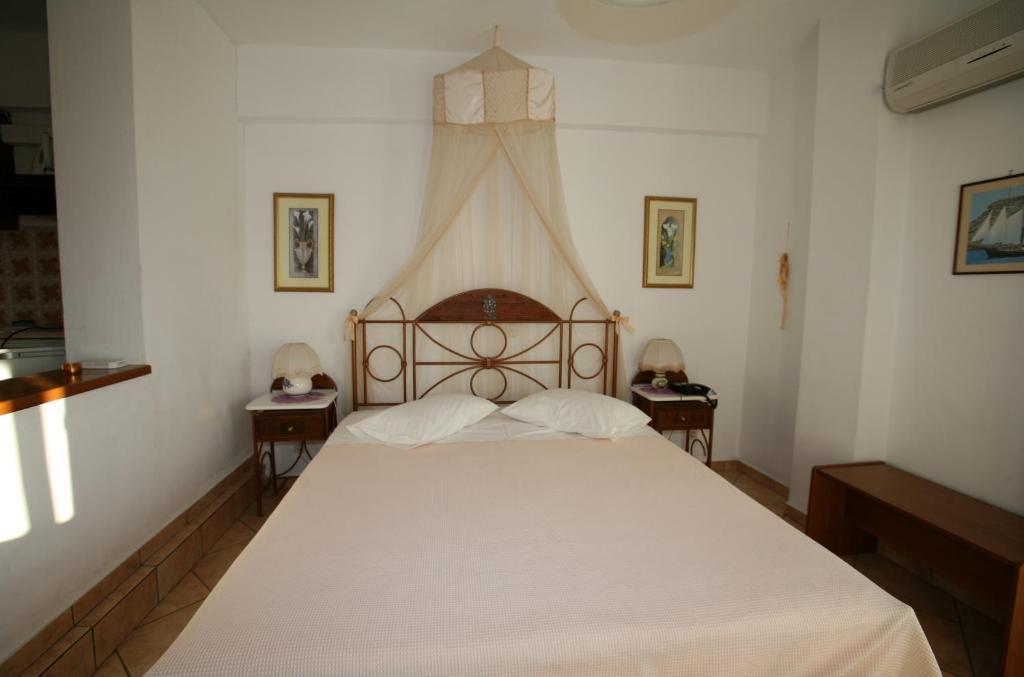 Meltemi Apart otel Batsi Oda fotoğraf